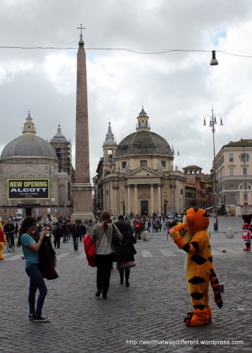 Tigger at the Piazza del Popolo