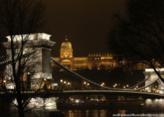 Night shot over the Danube.